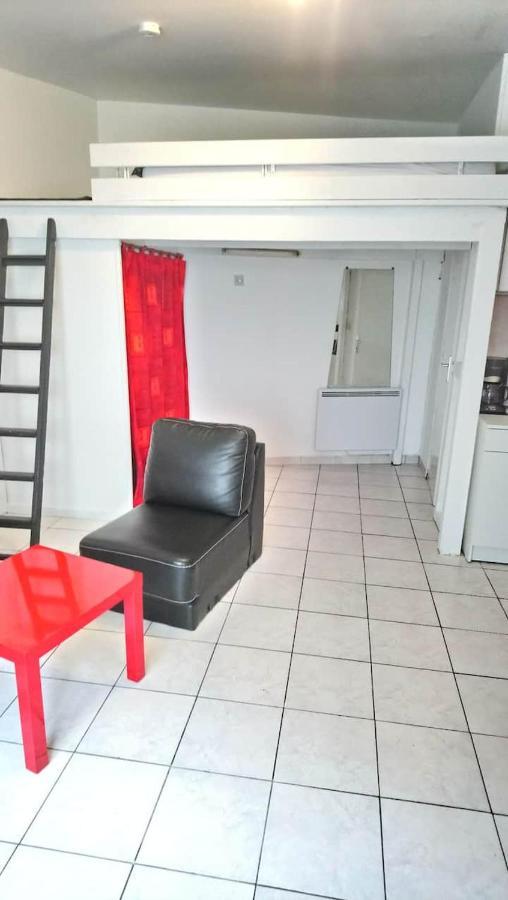 STUDIO ROUGE à 5 minutes de la Cathédrale et Néoma Reims Exterior foto